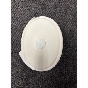 Beats White Soft zip around headphone case holder
